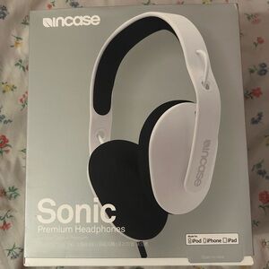 Incase white Sonic premium headphones with case excellent condition